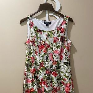 Floral lace A-line dress.